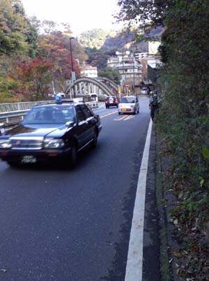 湯本駅方面へ1号線沿いを歩く